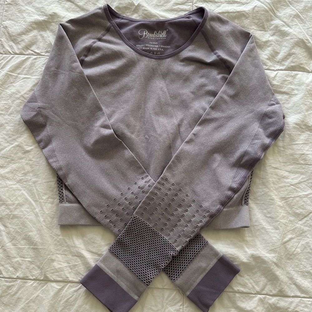 Bombshell Sportswear Long Sleeve Seamless Crop Top in Dusty Lavender